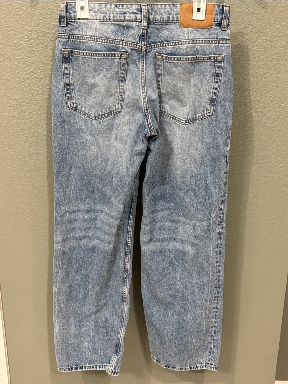 Divided Women's Light Blue Straight-Leg Jeans - Picture 2 of 8
